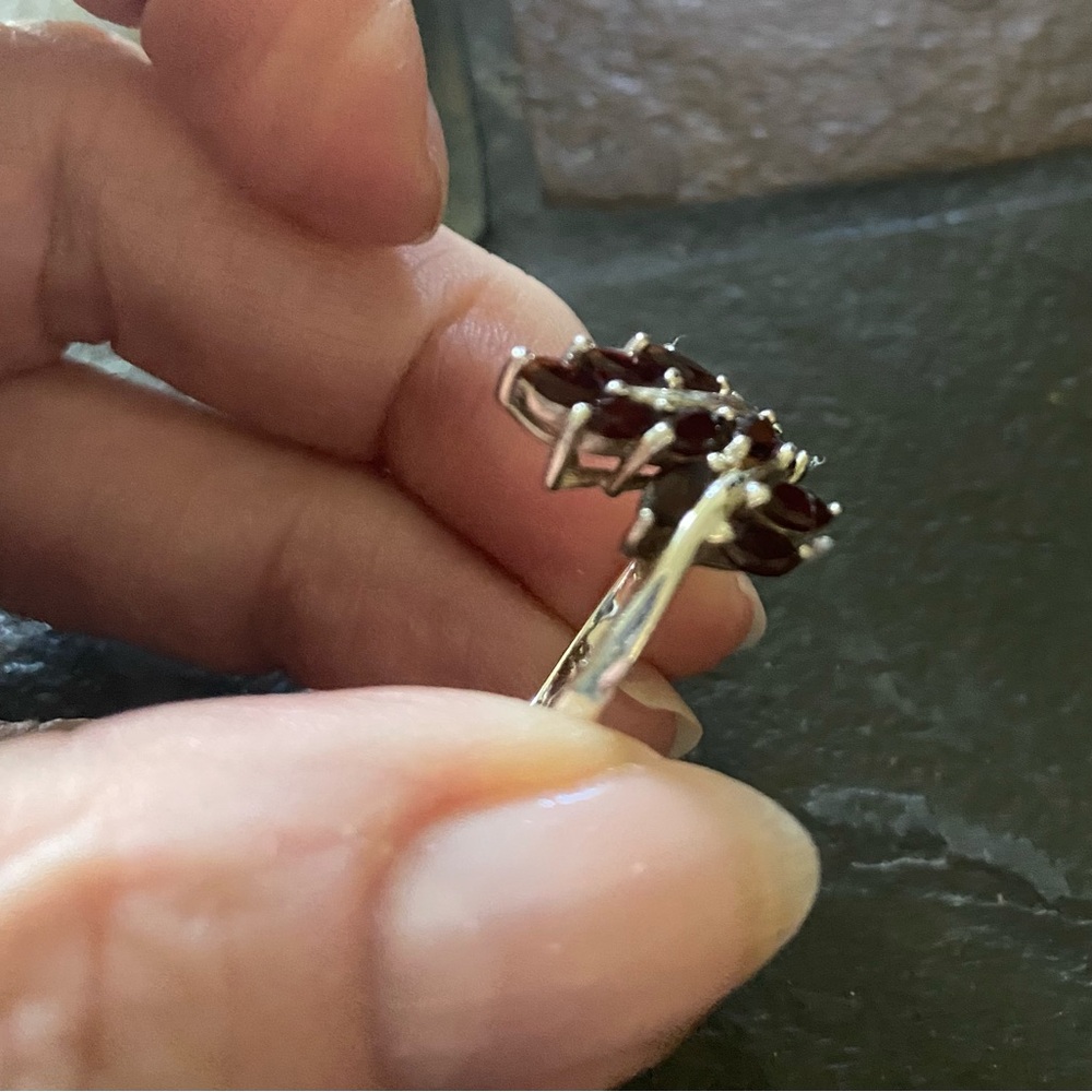 Sterling and garnet ring size 8.5-9 - Picture 4 of 6